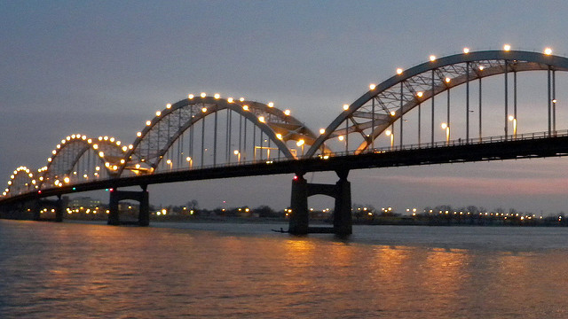 Centennial Bridge, Davenport, Iowa. Photo by Flickr user Amber Larson.